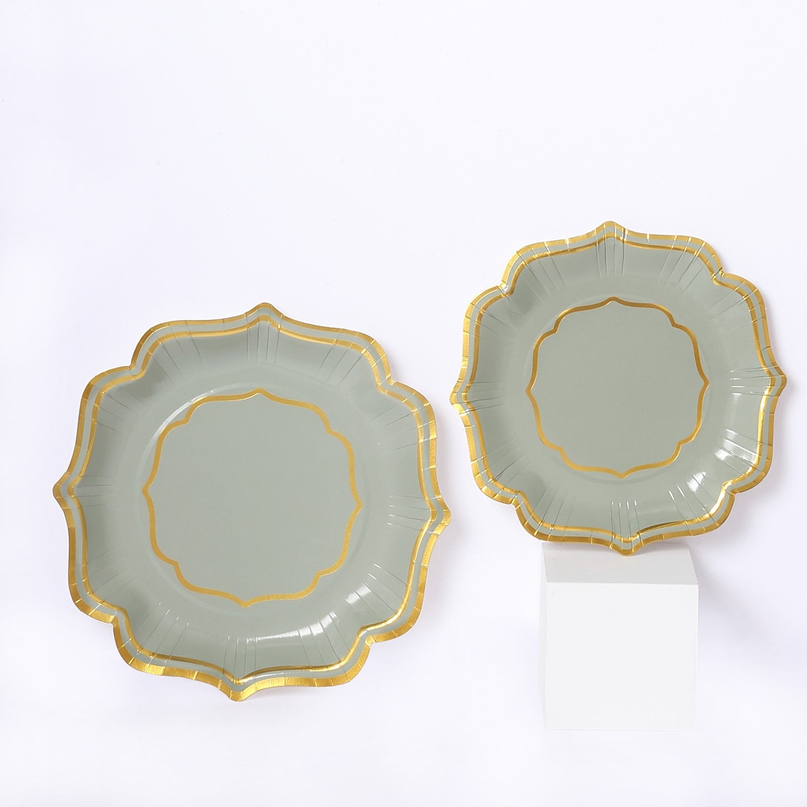 25-Pack Paper Dinner Plates in Sage Green with Gold Scallop Rim - Disposable 300GSM Party Plates 10