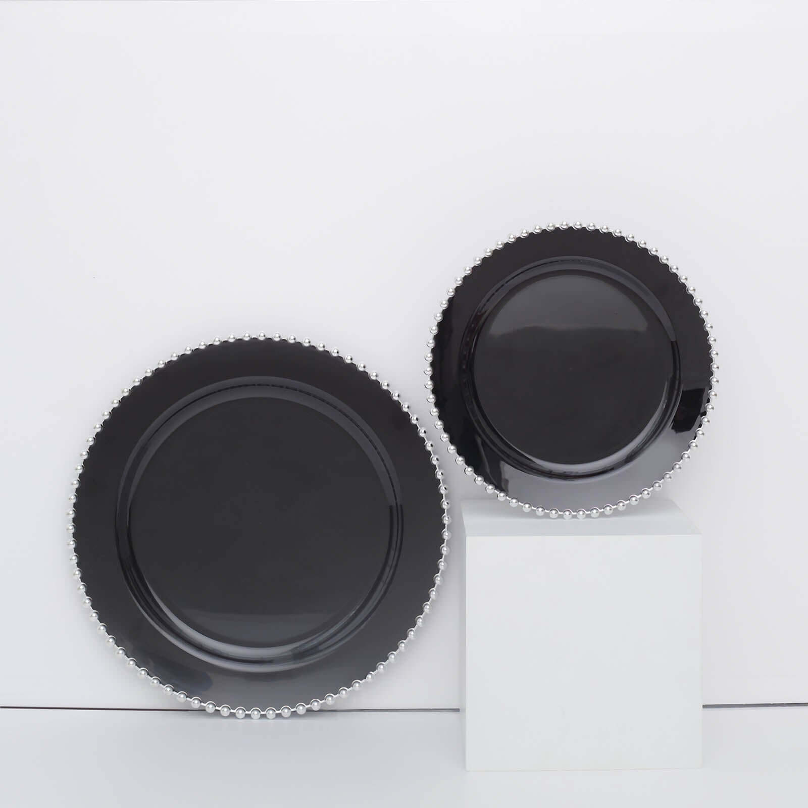 10-Pack Plastic 10 Round Dinner Plates in Black with Silver Beaded Rim - Disposable Party Plates