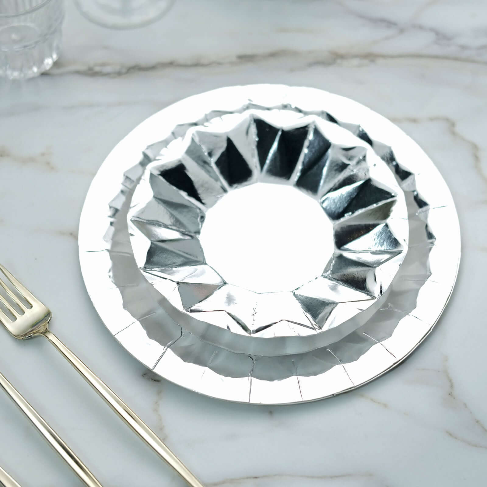 25-Pack Paper 7 Round Dessert Plates in Metallic Silver with Geometric Prism Rim - Disposable 400GSM Appetizer Salad Plates