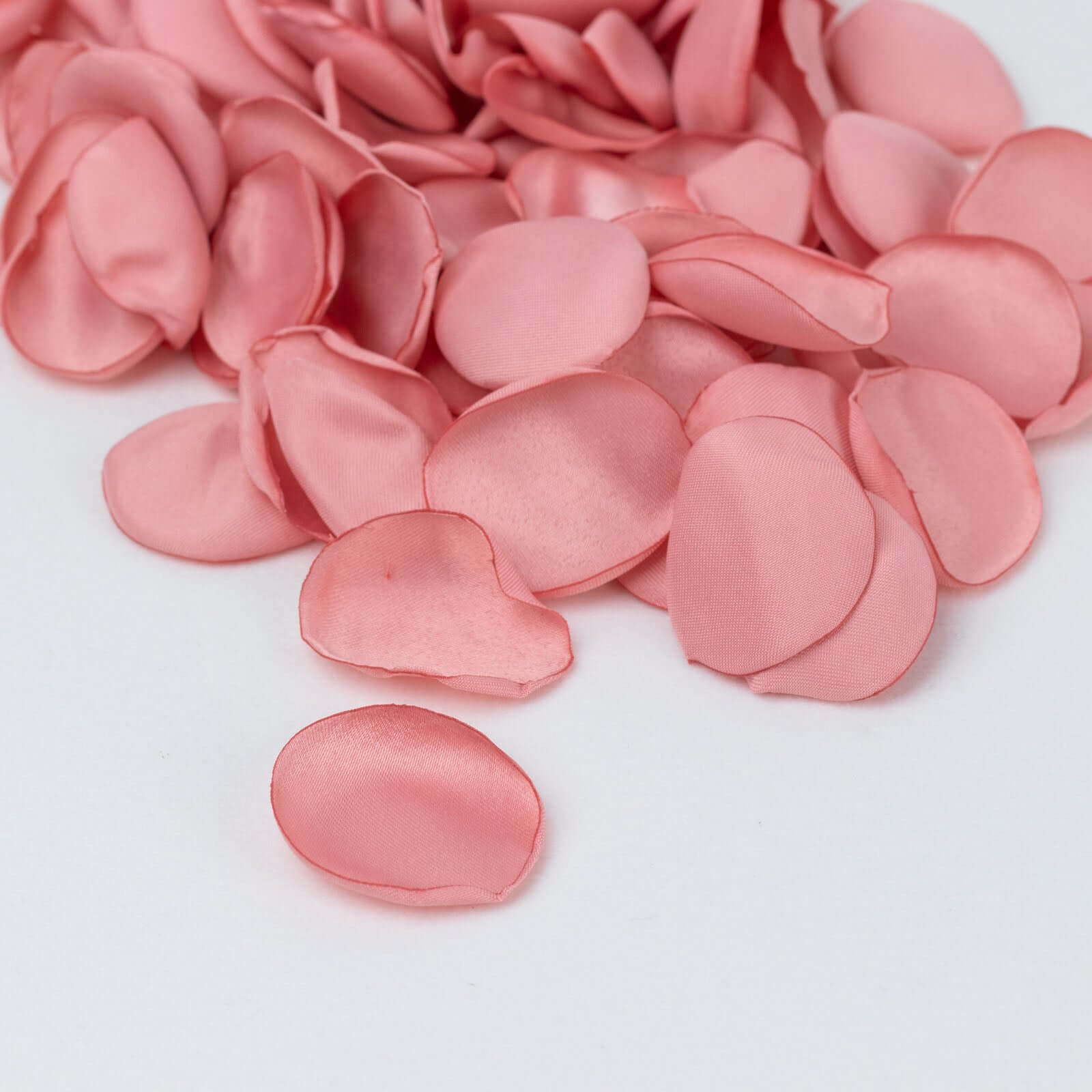 400-Pack Rose Petals Life-Like Flower Confetti Dusty Rose Matte Silk Round - Perfect for Event Tables 2