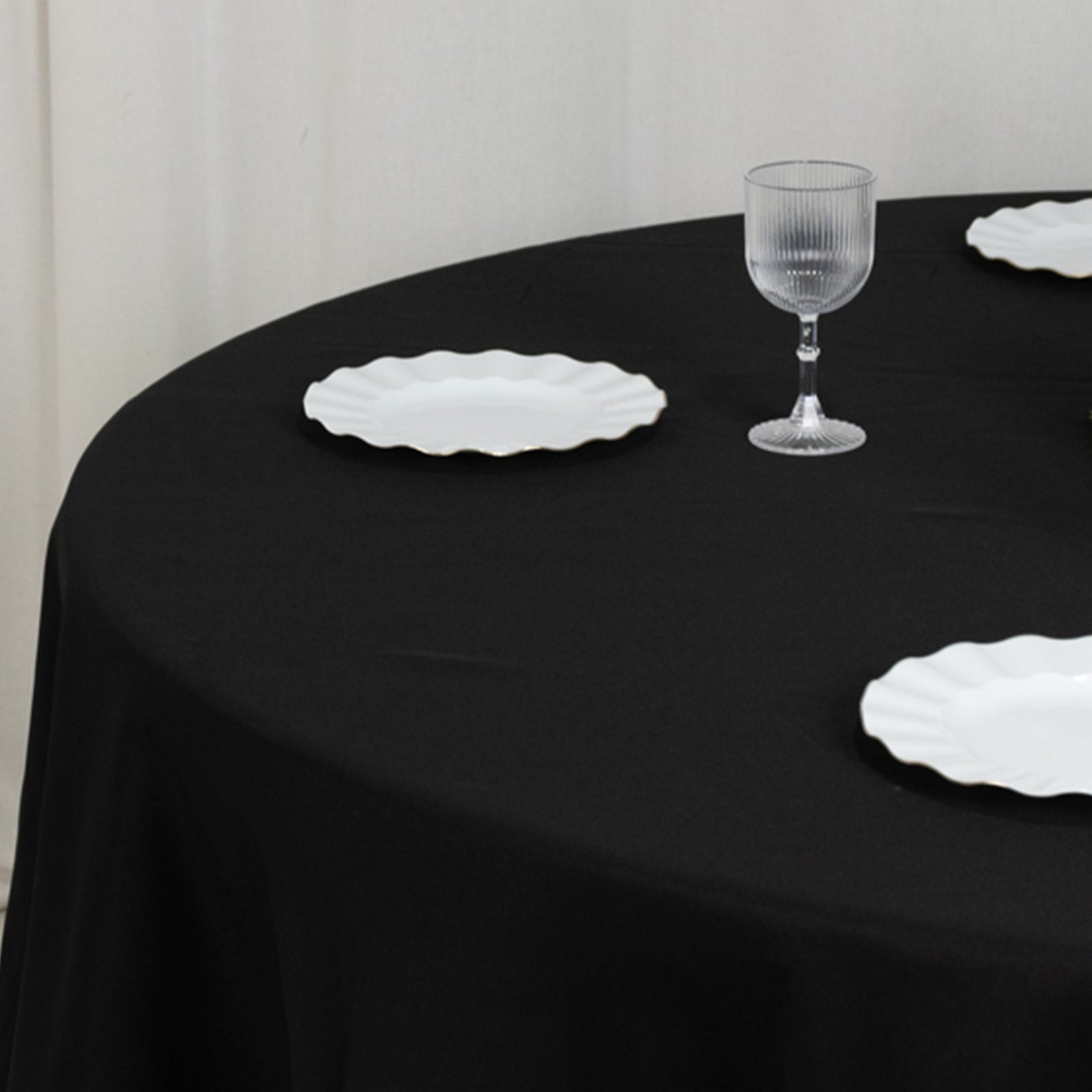 Fire Retardant Premium Polyester 108 Round Tablecloth Black - Stylish High-Performance Table Cover for Large Gatherings