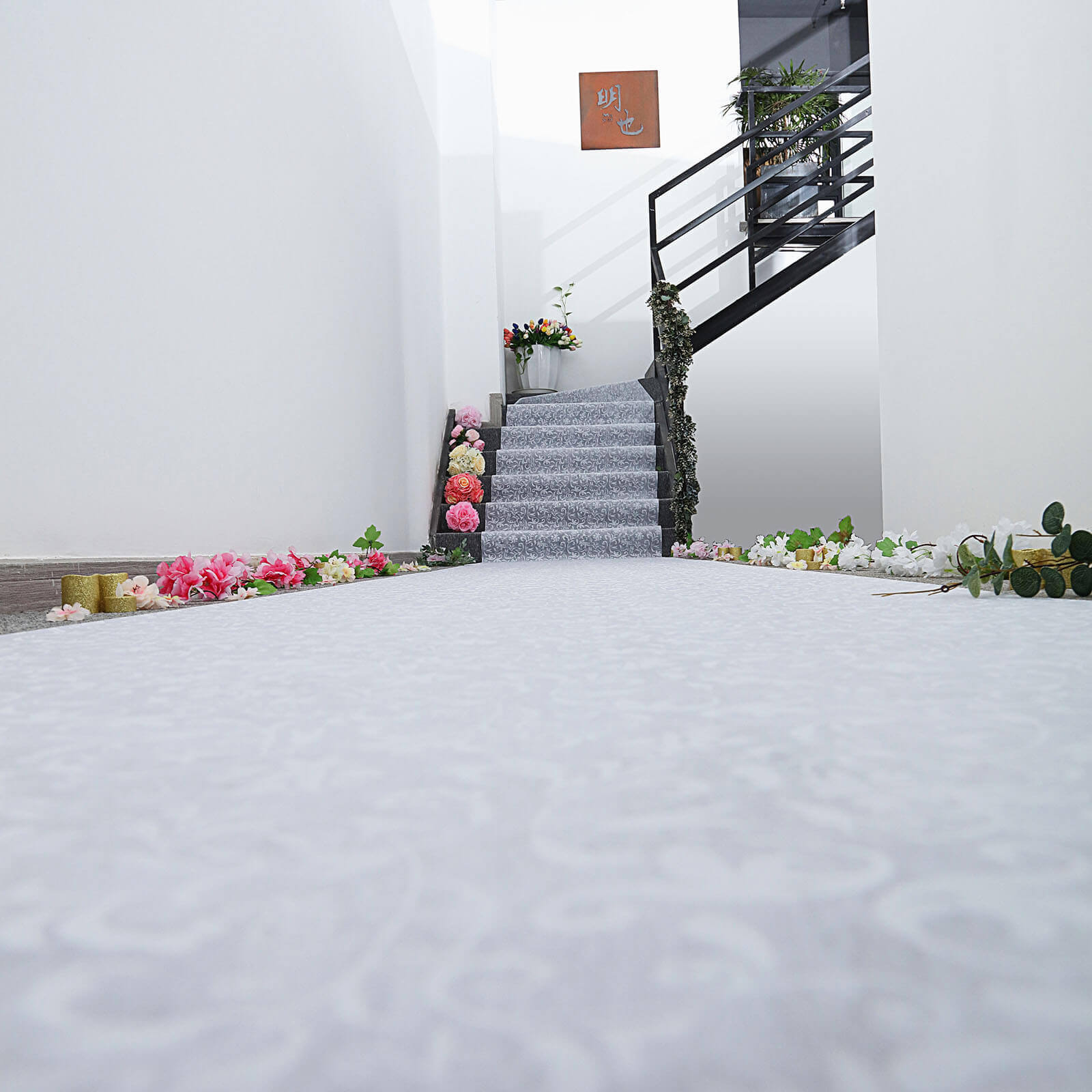 36x100ft White Floral Lace Aisle Runner