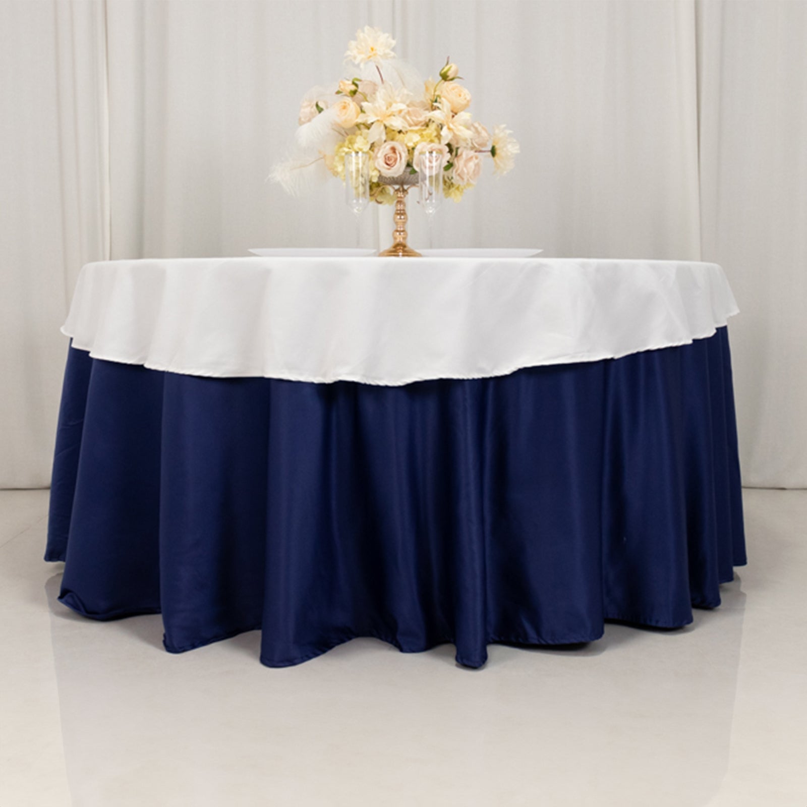 Cotton Blend 70 Round Tablecloth White - Wrinkle-Resistant Design for Everyday Use