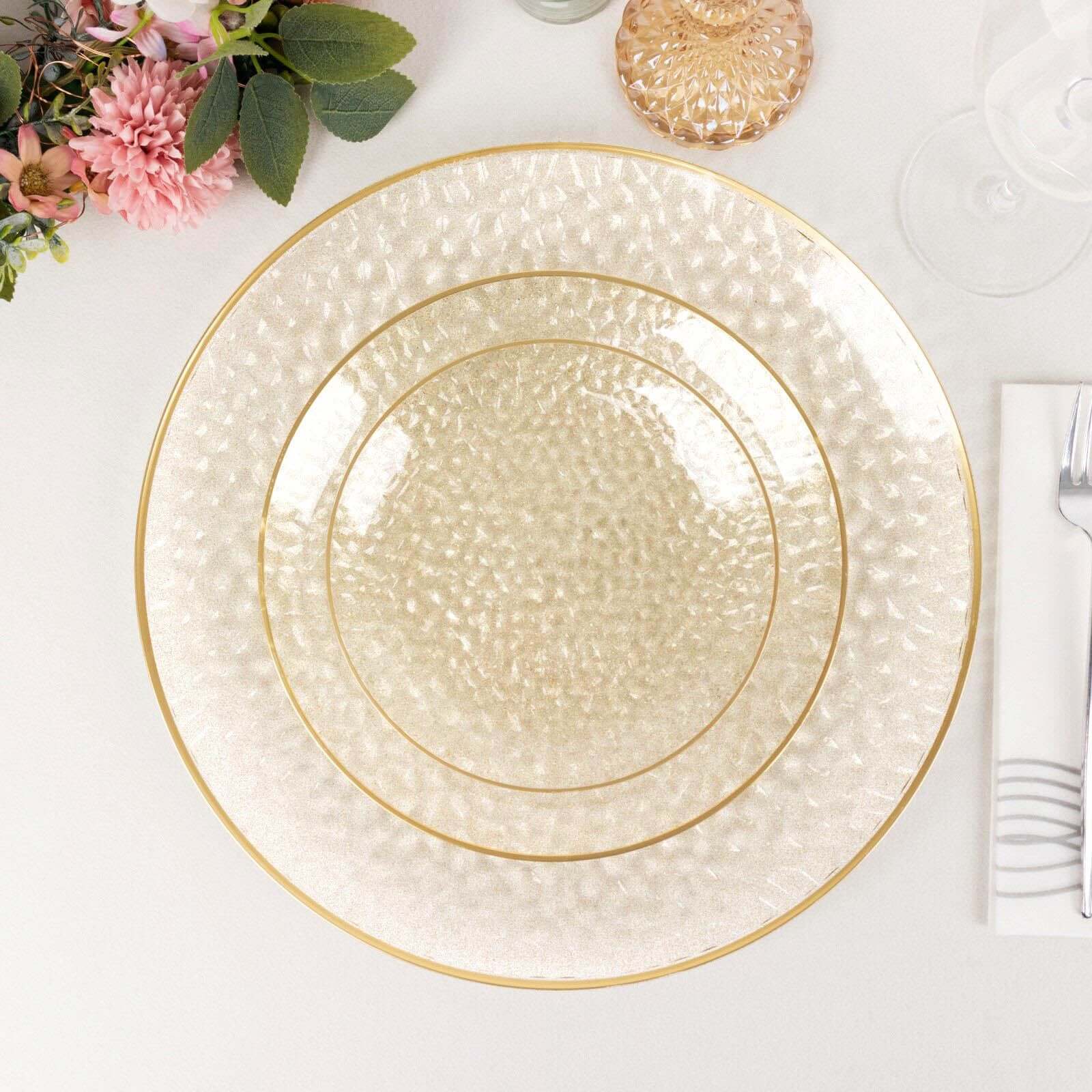 10-Pack Plastic 9 Round Dinner Plates in Clear Gold Glittered Hammered Design with Gold Rim - Modern Disposable Party Plates