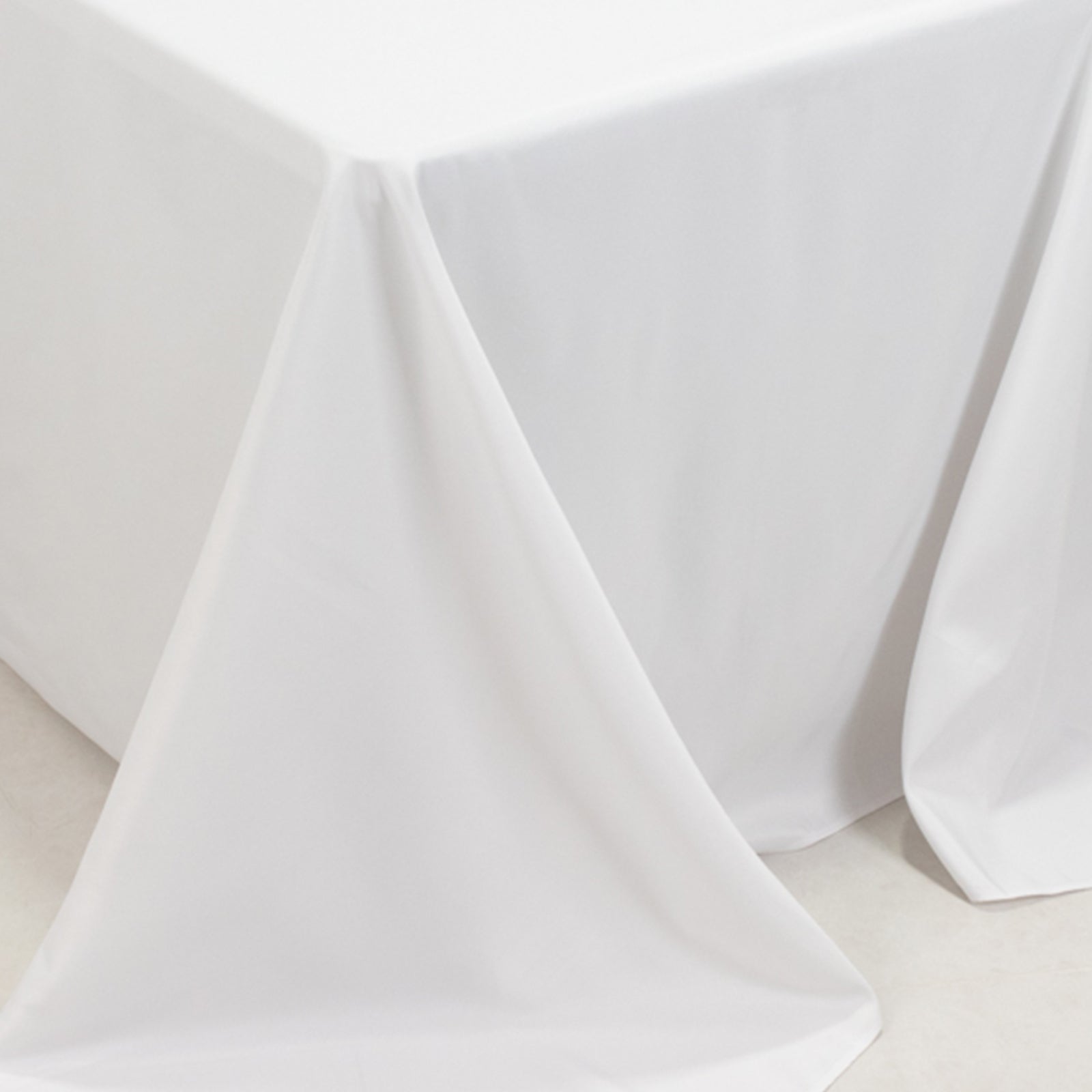 Fire Retardant Premium Polyester 90x132 Rectangular Tablecloth White - Stylish High-Performance Seamless Table Cover for Large Gatherings