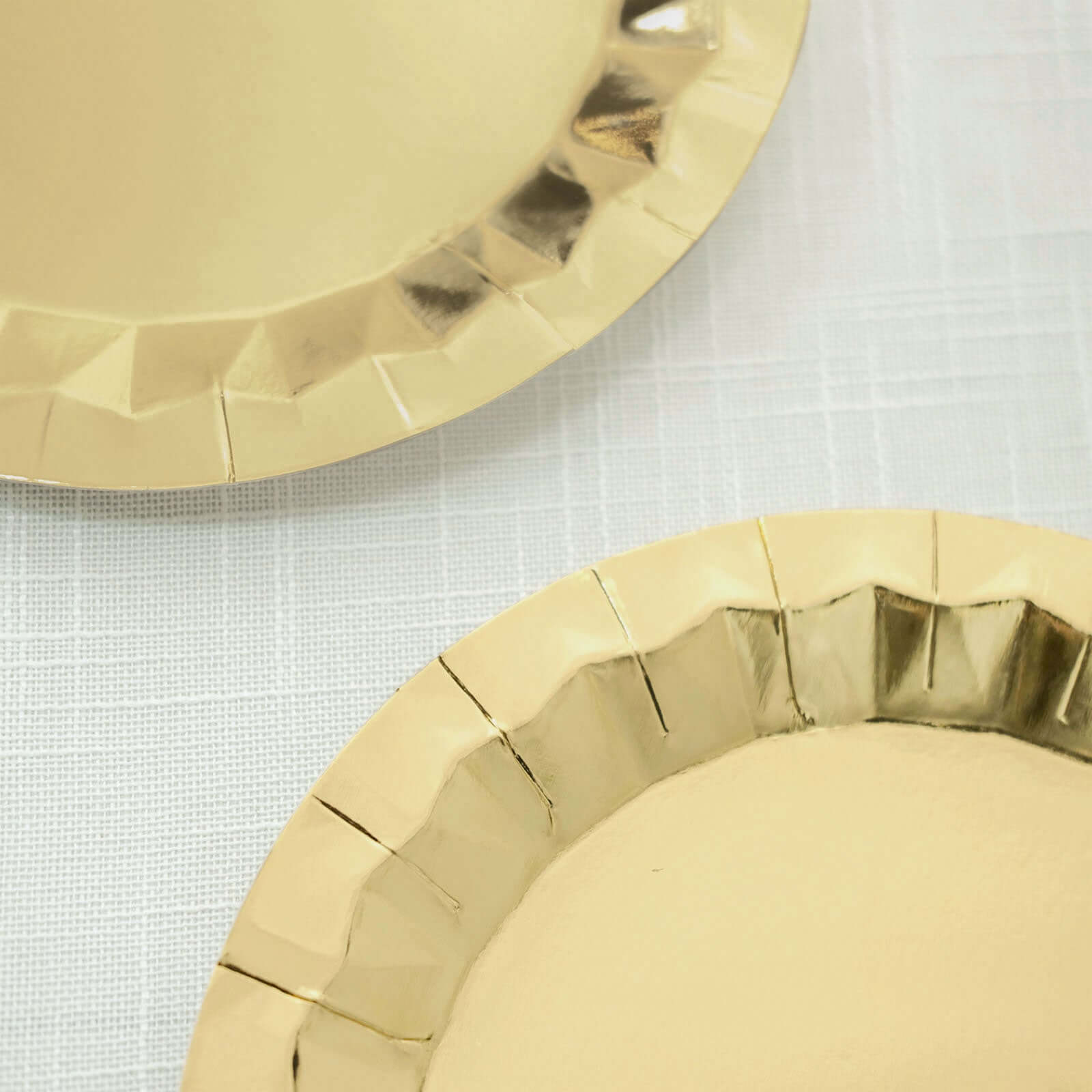 25-Pack Paper 9 Round Dinner Plates in Metallic Gold with Geometric Prism Rim - Disposable 400GSM Party Plates for Banquets & Celebrations