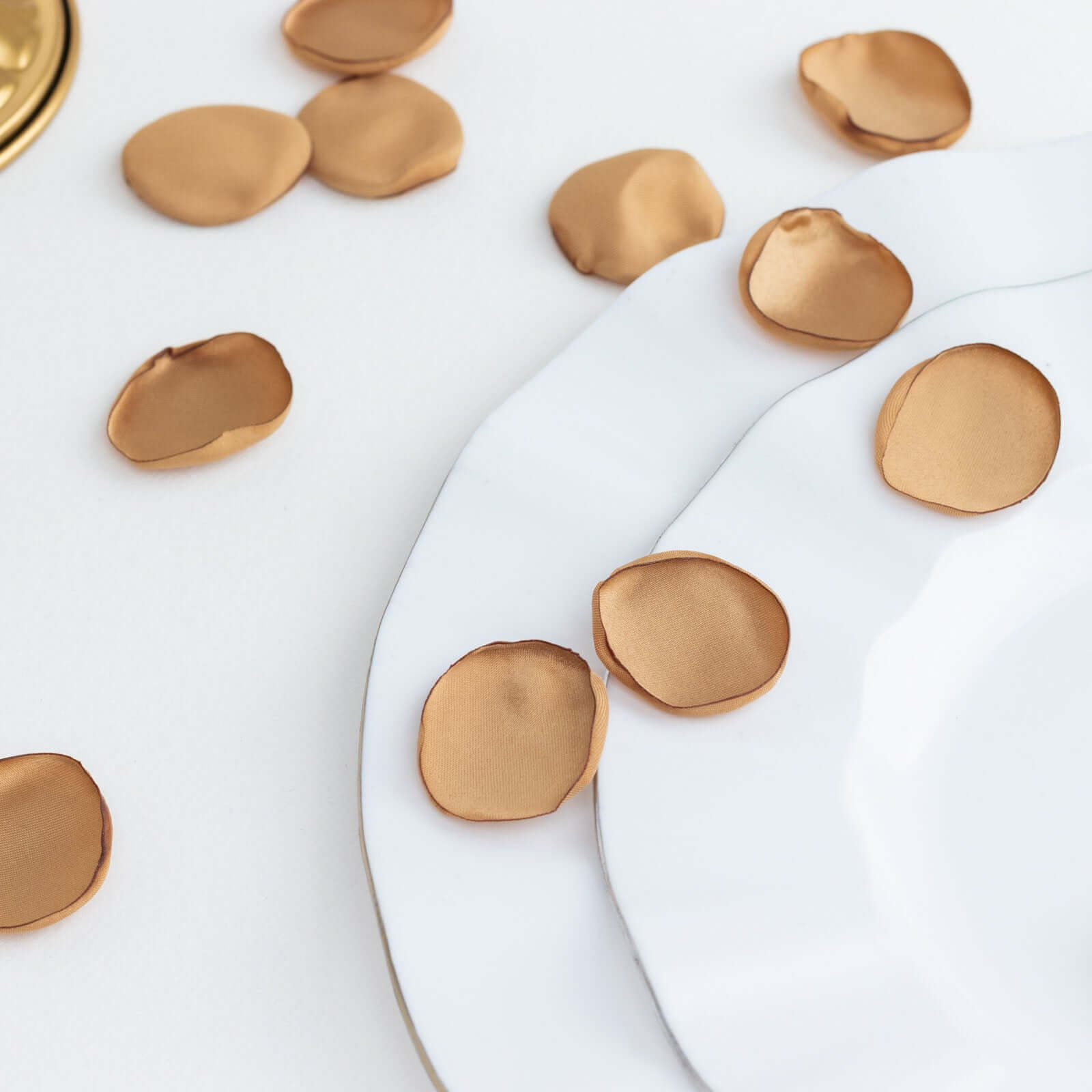 400-Pack Rose Petals Life-Like Flower Confetti Gold Matte Silk Round - Perfect for Event Tables 2
