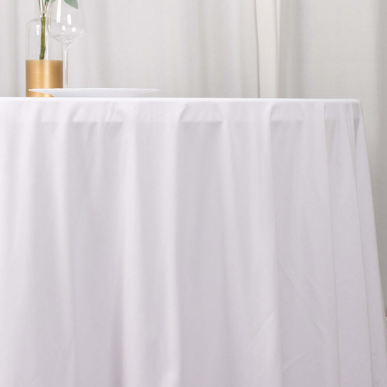 Premium Scuba Round 132 Tablecloth White - Wrinkle Free & Stain Resistant Seamless Table Cover for Weddings & Events