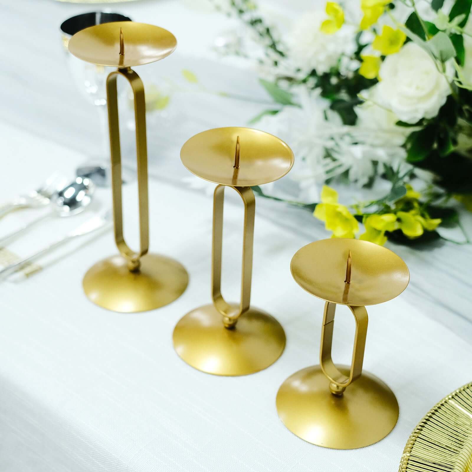 Set of 3 Pillar Candle Holders Gold Metal Geometric Oval Frame Design - Modern Centerpiece Assorted Sizes