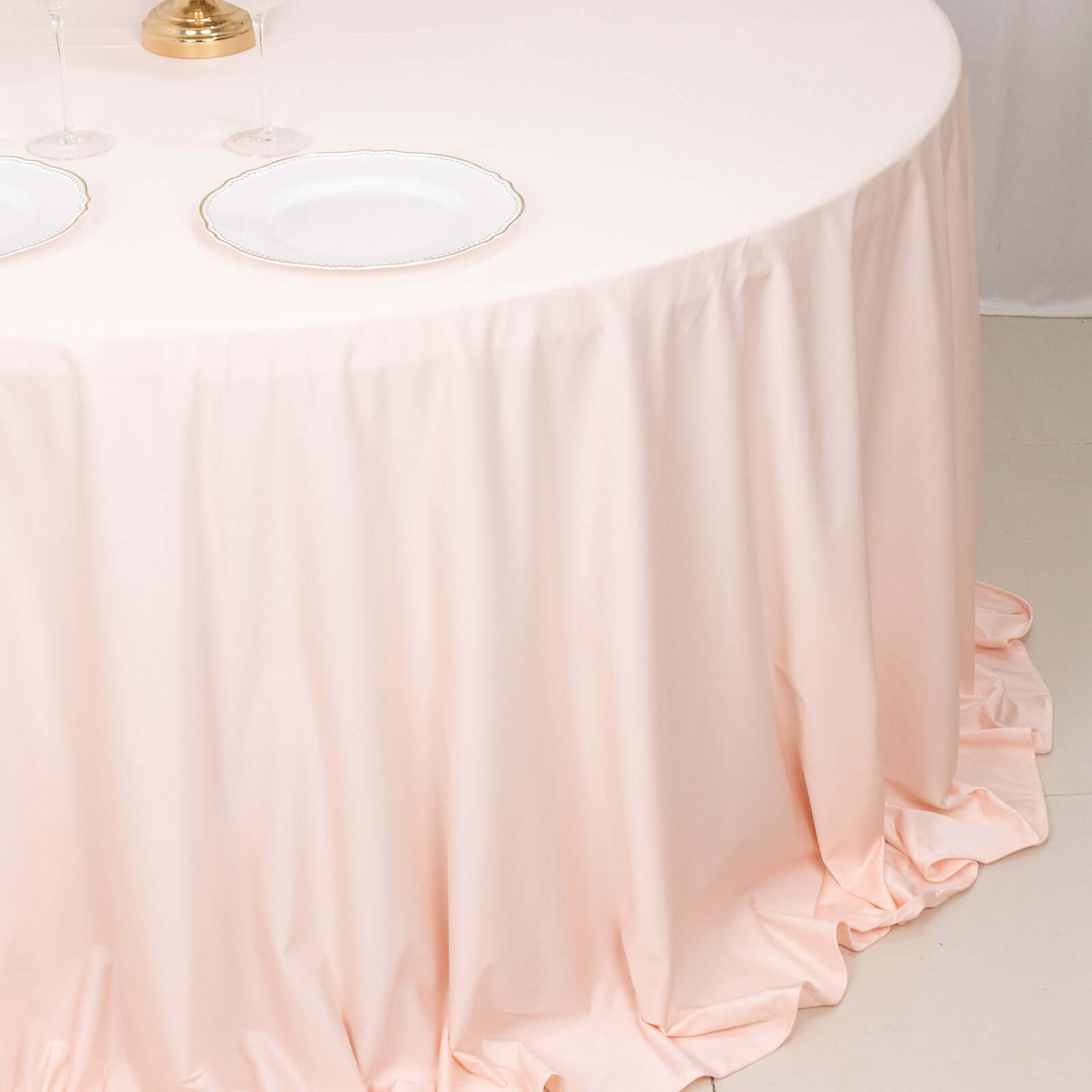 Premium Scuba Round 132 Tablecloth Blush - Wrinkle Free & Stain Resistant Seamless Table Cover