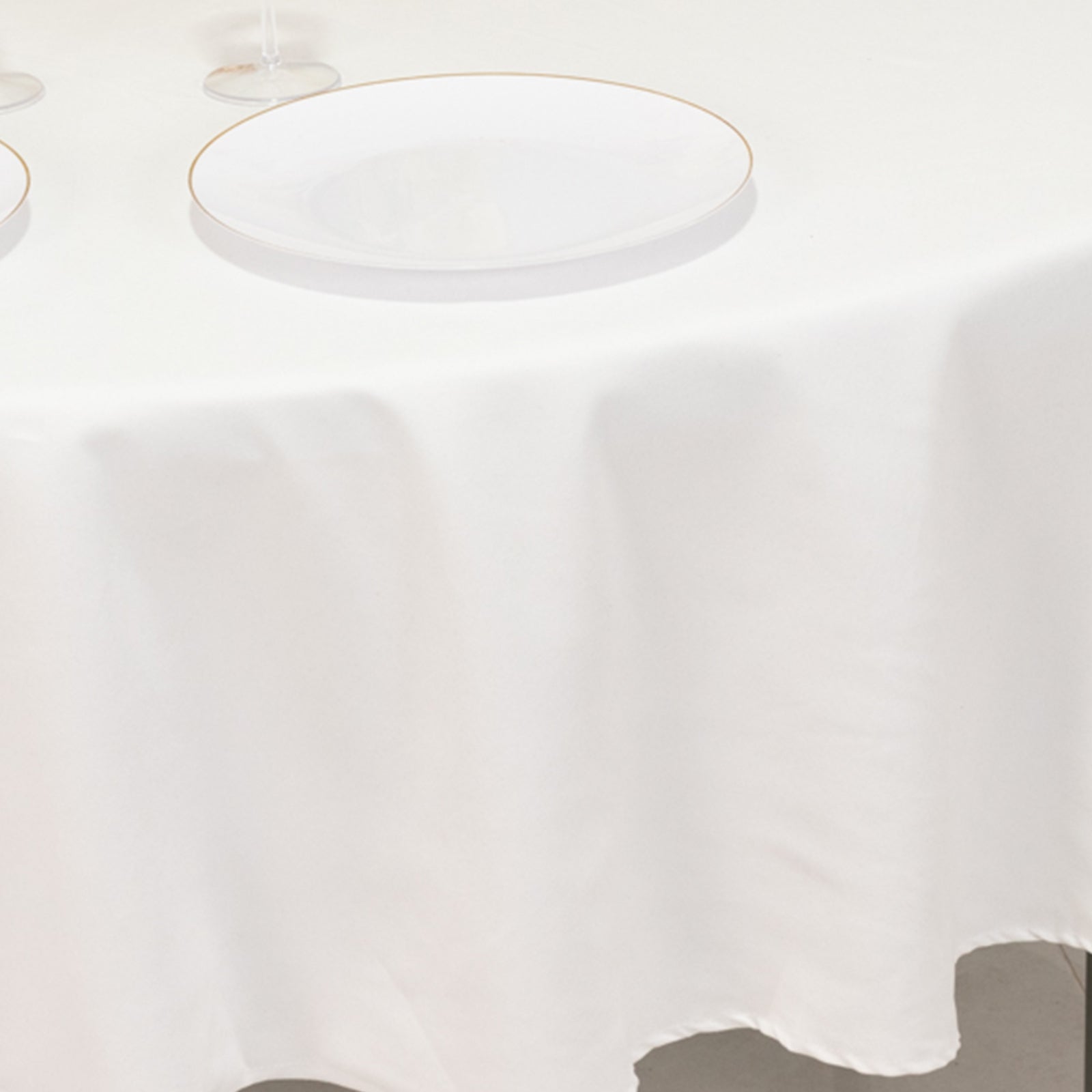 Cotton Blend 90 Round Tablecloth White - Wrinkle-Resistant Design for Versatile Settings