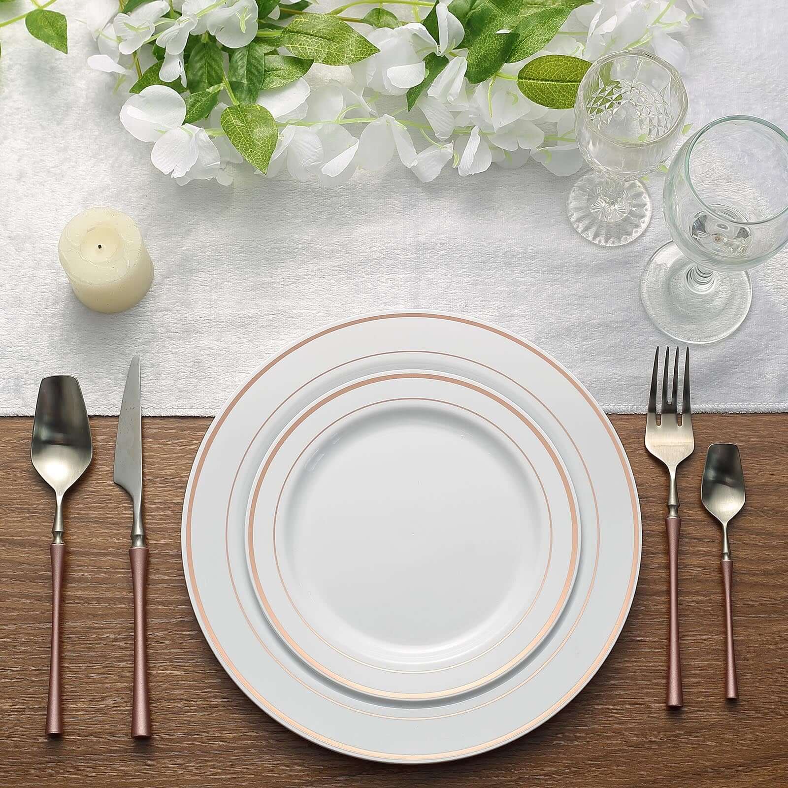 10-Pack Plastic Dinner Plates White with Très Chic Rose Gold Rim - Perfect Disposable Party Plates 10