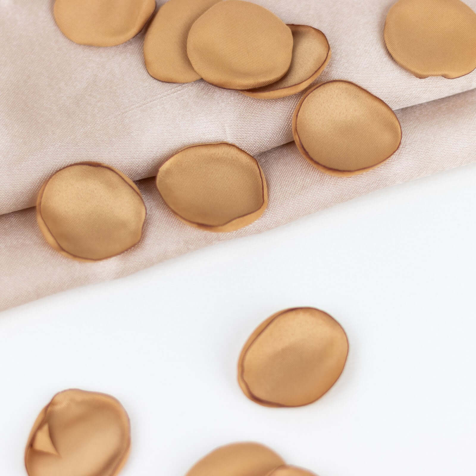400-Pack Rose Petals Life-Like Flower Confetti Gold Matte Silk Round - Perfect for Event Tables 2