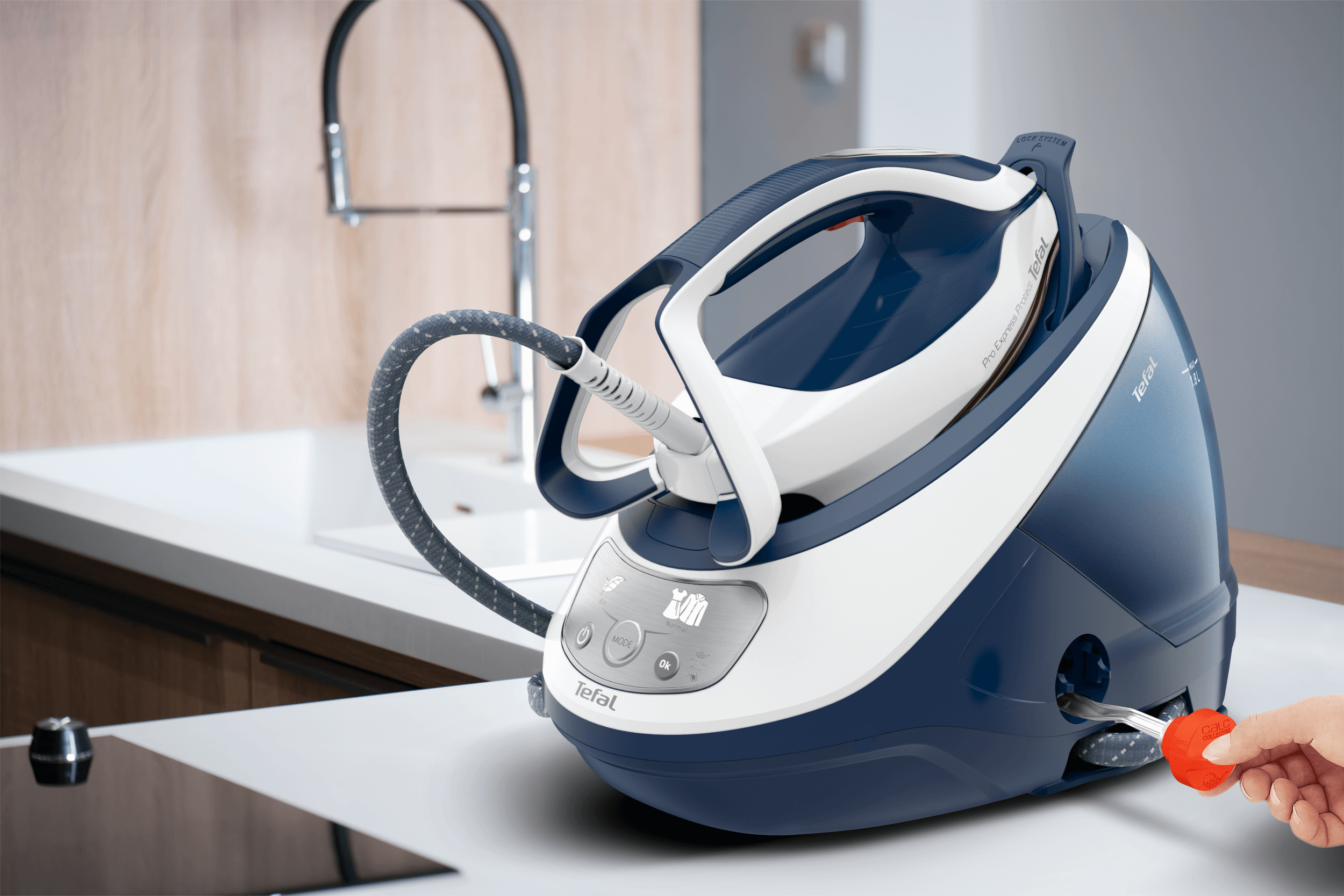 Tefal Pro Express Protect Steam Generator Iron GV9222